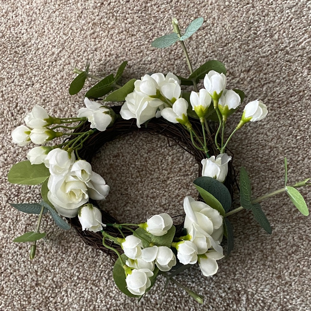 BRIDGERTON COLLECTION- Floral Wreath with White Roses and Green Leaves